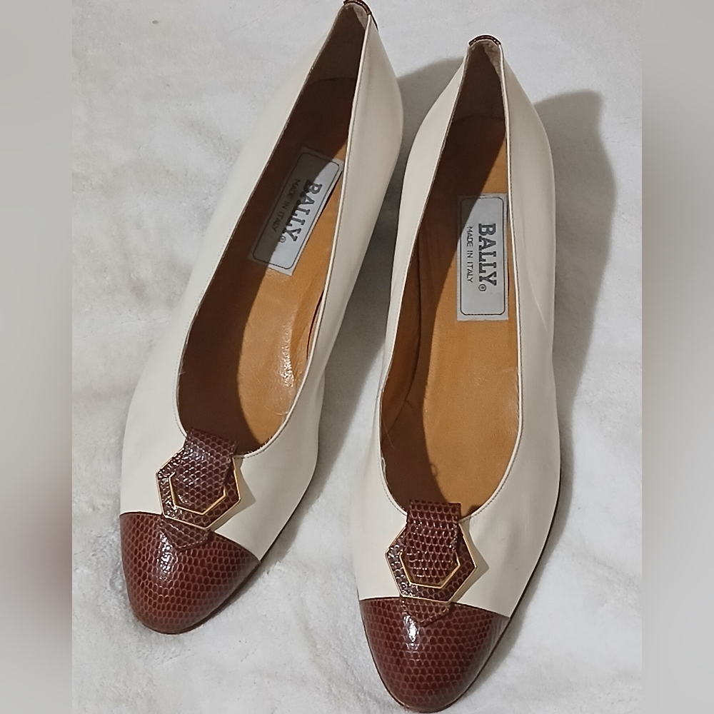 Bally Women's Cream and Brown Flats